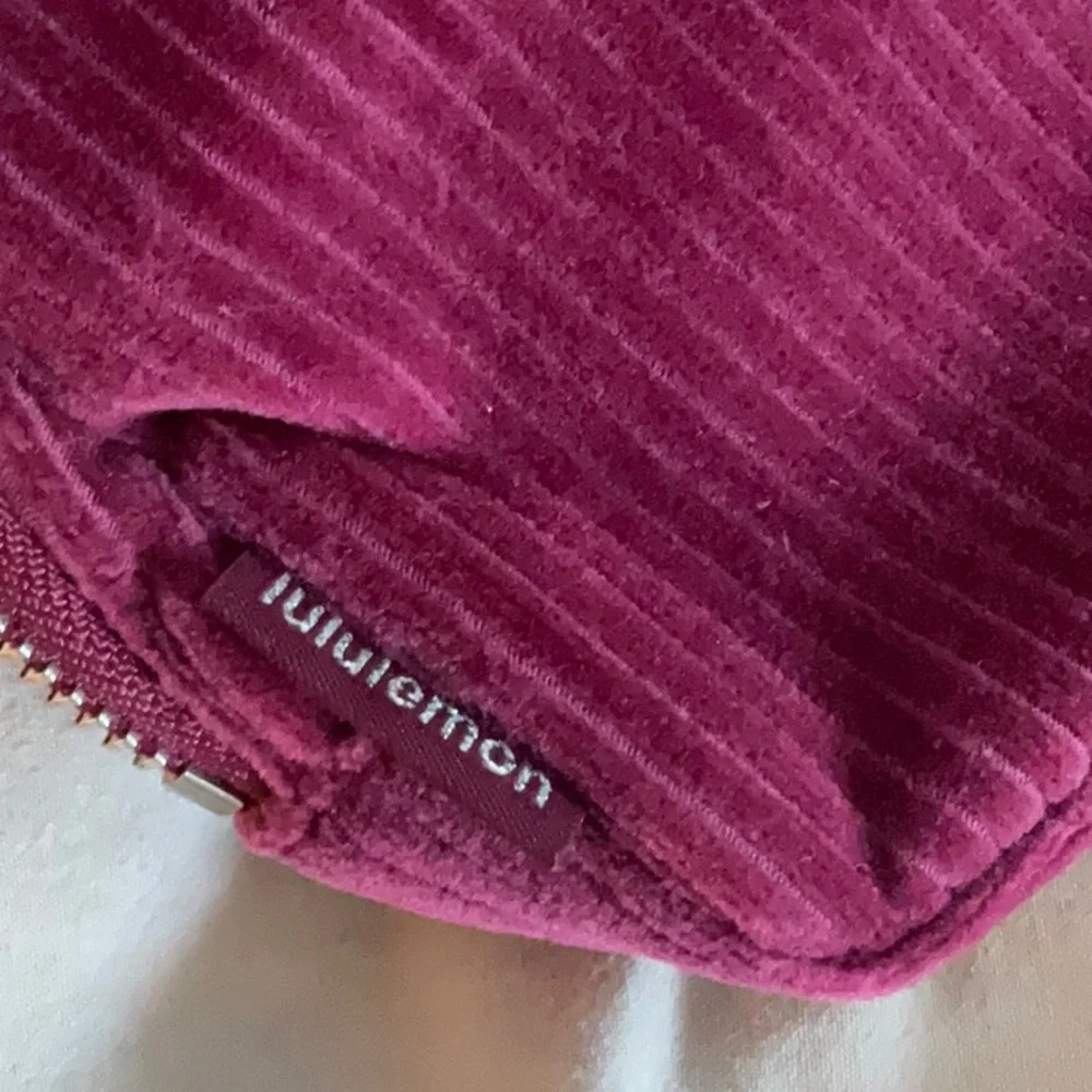 NWT Lululemon Burgundy Crossbody Bag - Picture 7 of 7